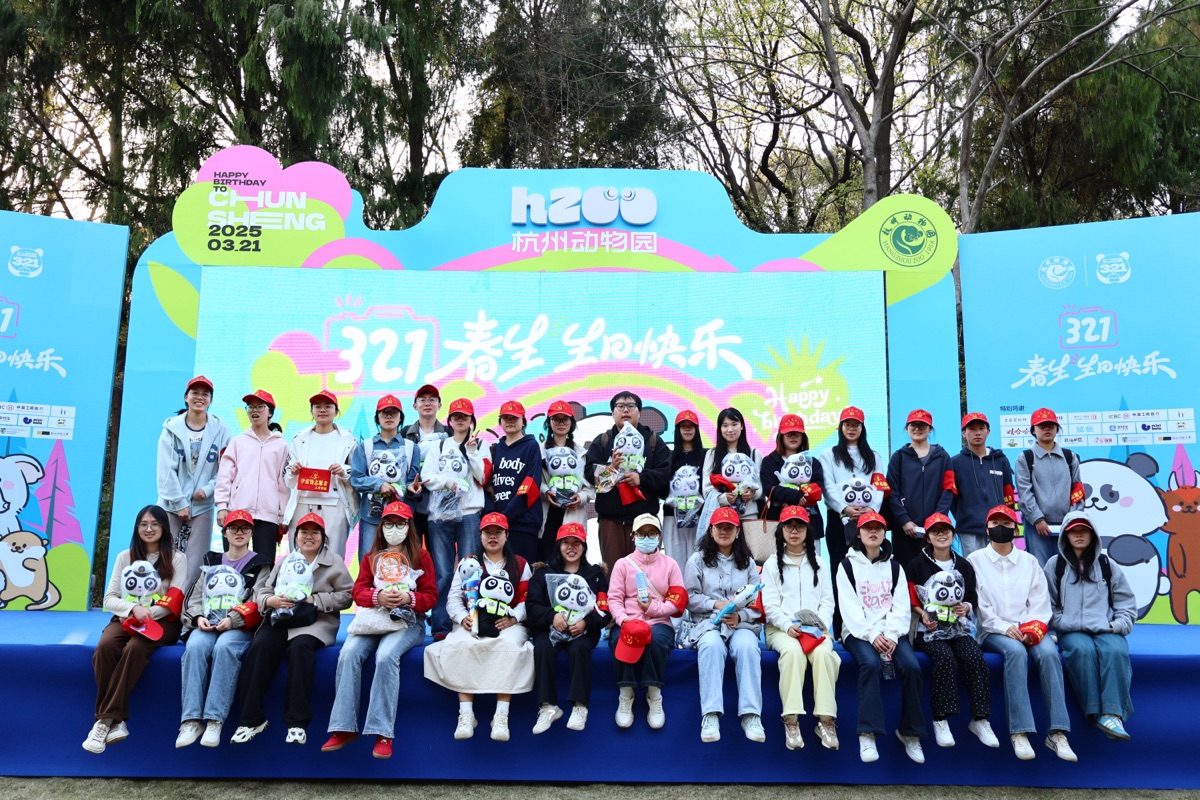 “党建红”守护“生态绿” 人...